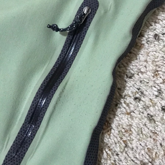 Mountain Hardware Women’s Softshell Jacket - Picture 7 of 9